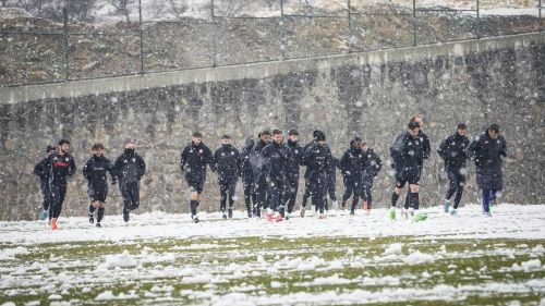 Gaziantep FK kar altında çalıştı